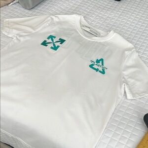 Off-White Green and White Short Sleeve Tee size large